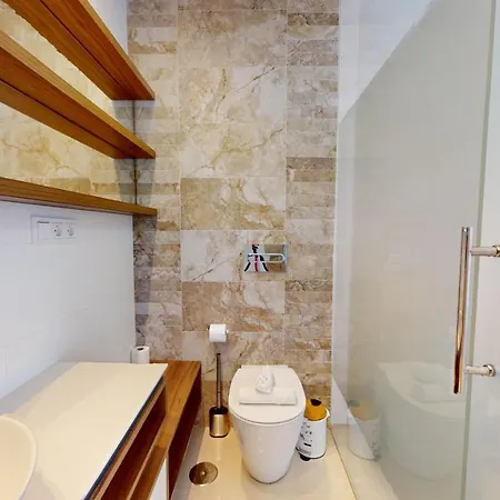 Elegant With Pool Ac And Balcony Appartement