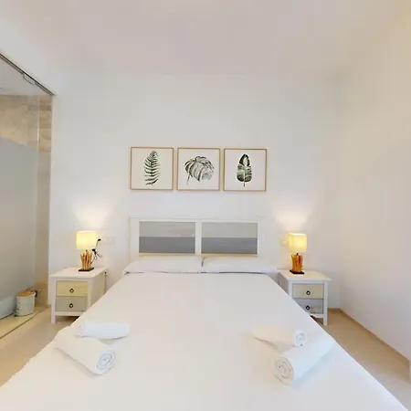 Elegant With Pool Ac And Balcony